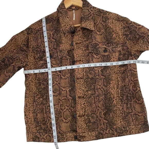 Free People Snake print trucker jacket brown and black oversized size small - Picture 10 of 10
